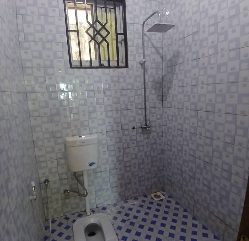 810
