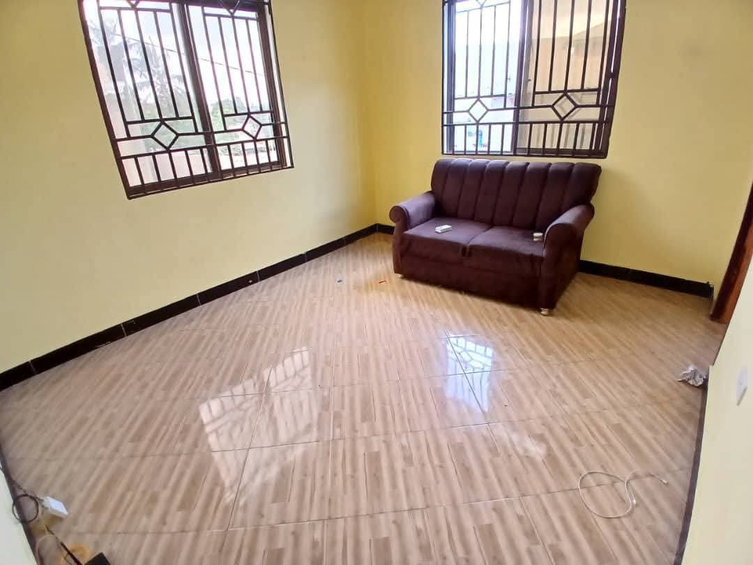 Chumba na sebule kinapangishwa kimara mwisho