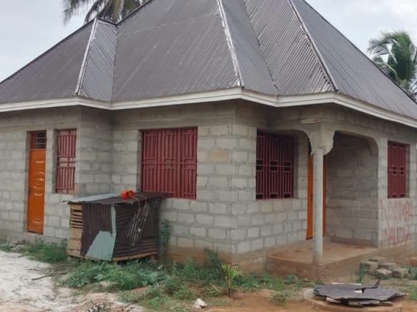 Nyumba inauzwa chqnika mwisho
