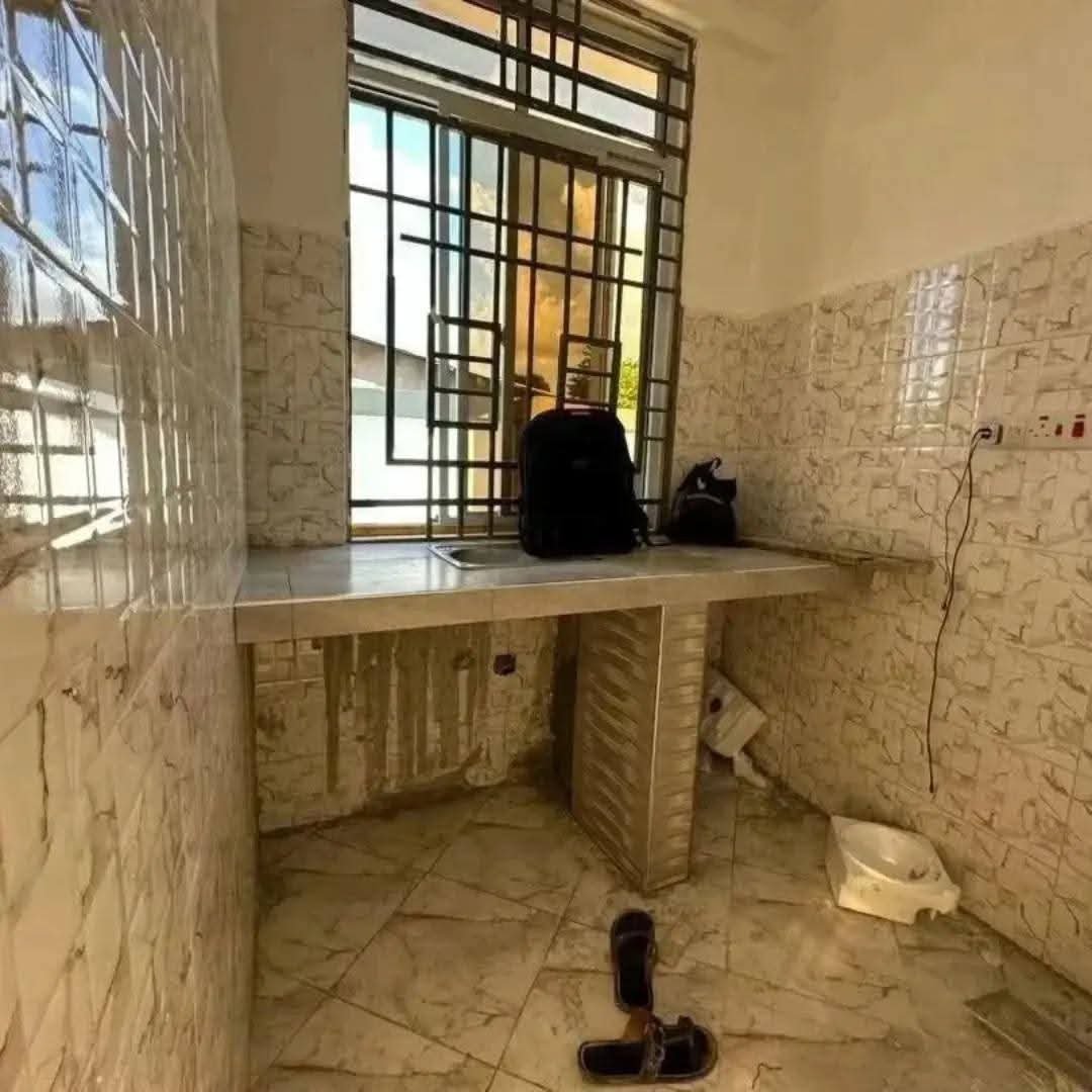 Vyumba 2 sebule jiko kimara mwisho