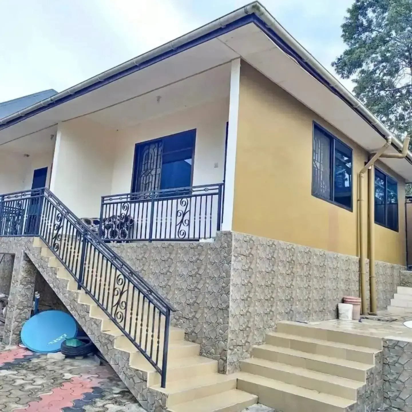Chumba na sebule kimara temboni