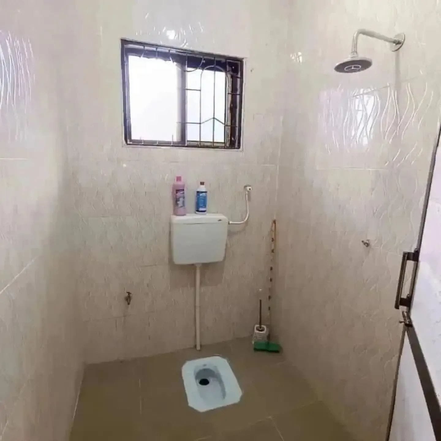 Chumba na sebule kimara temboni