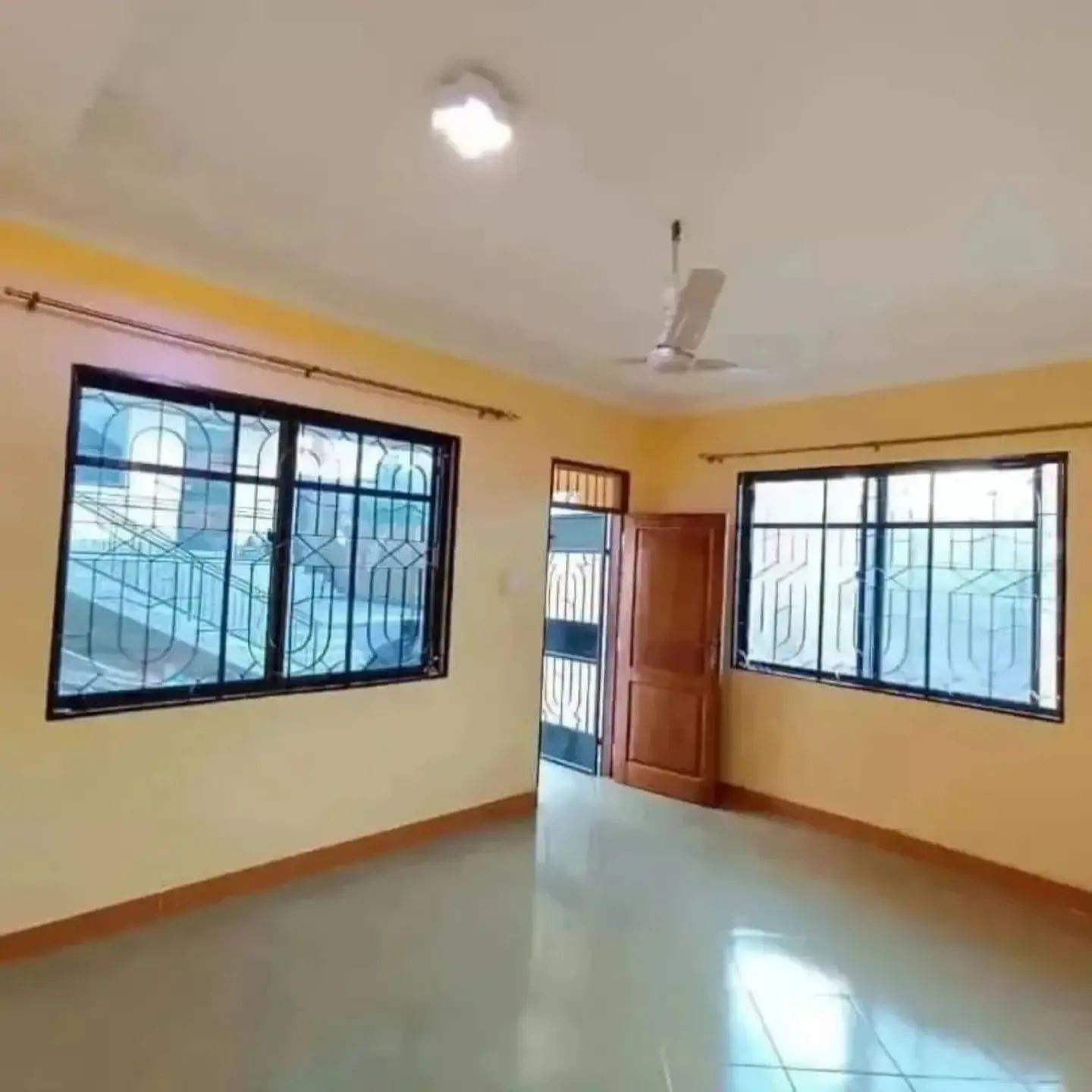 Chumba na sebule kimara temboni